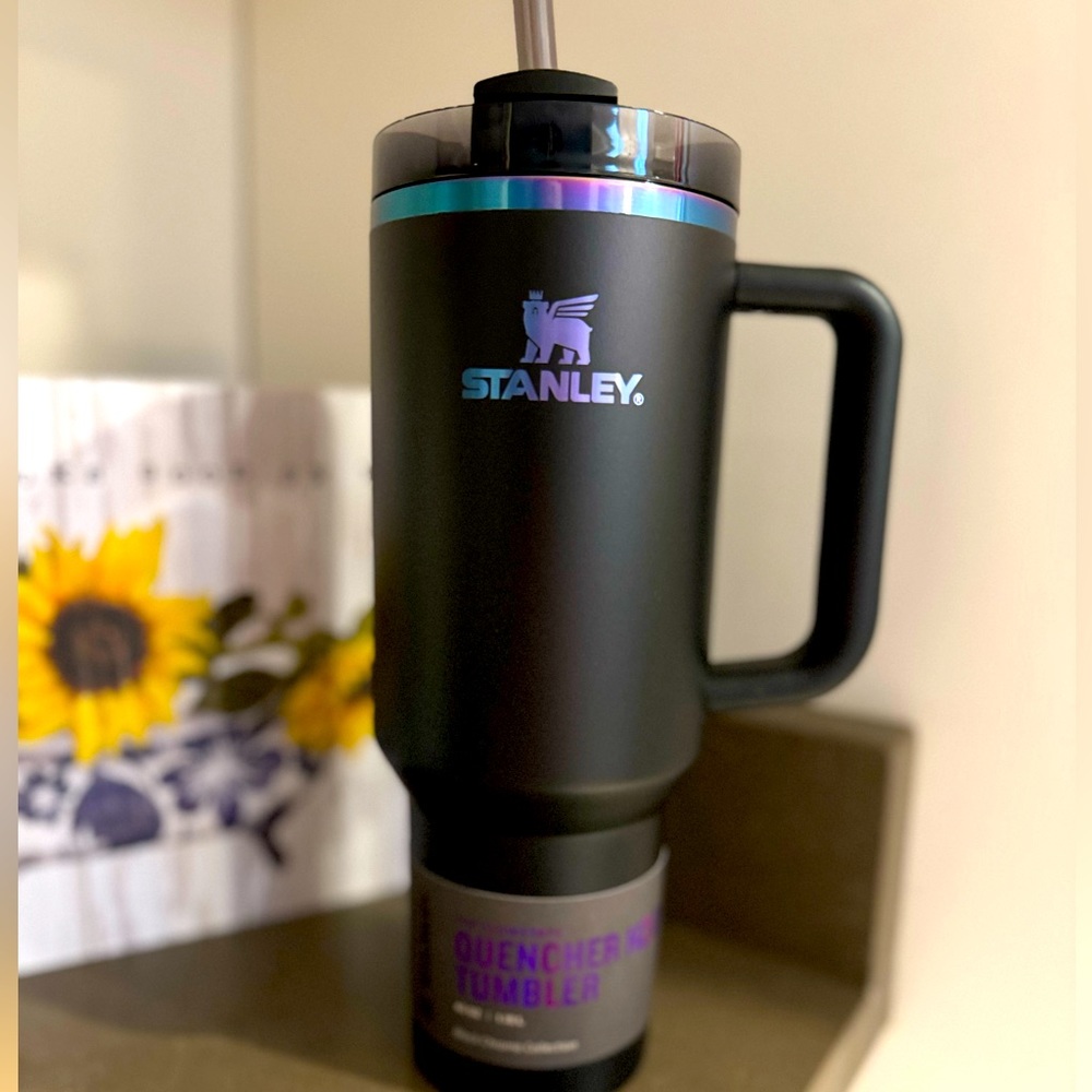 Stanley Adventure Quencher Chroma 40oz Tumbler Oil slick
